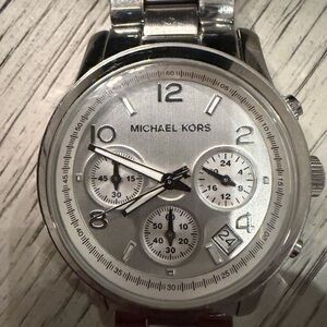 Michael Kors MK5026 Runway Chronograph Quartz Silver Dial Ladies Watch